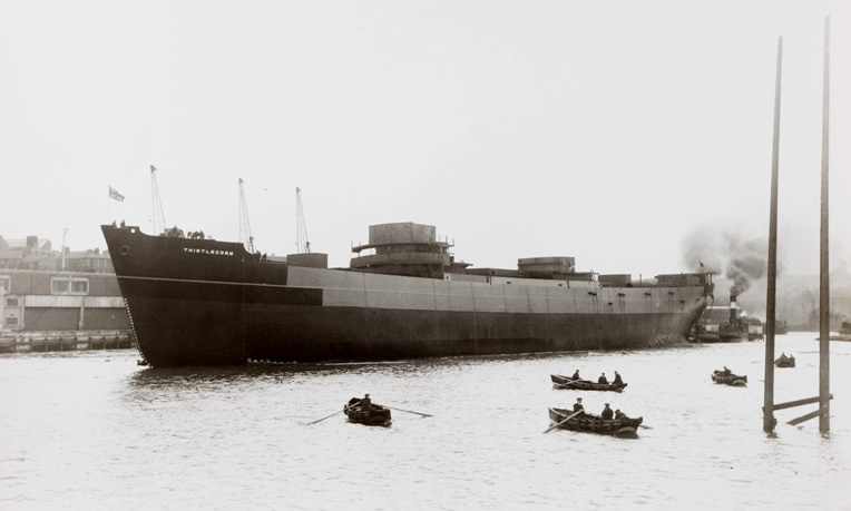 el barco S.S. Thistlegorm en el puerto